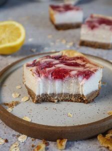 strawberry swirl cheesecake bars