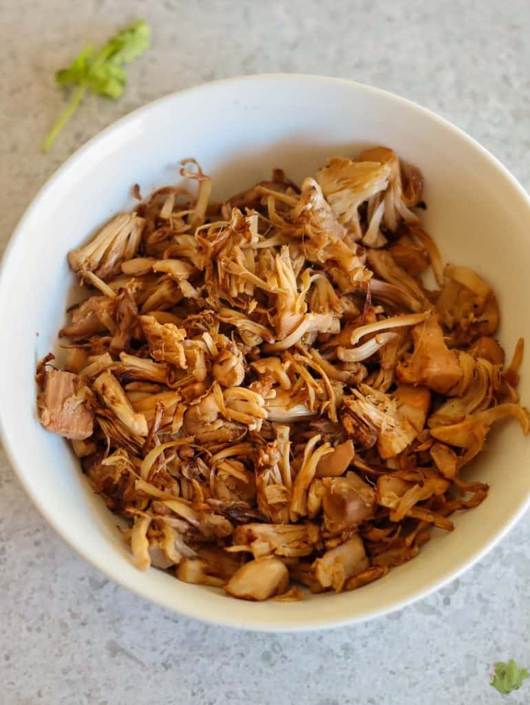 vegan shredded chicken (jackfruit)