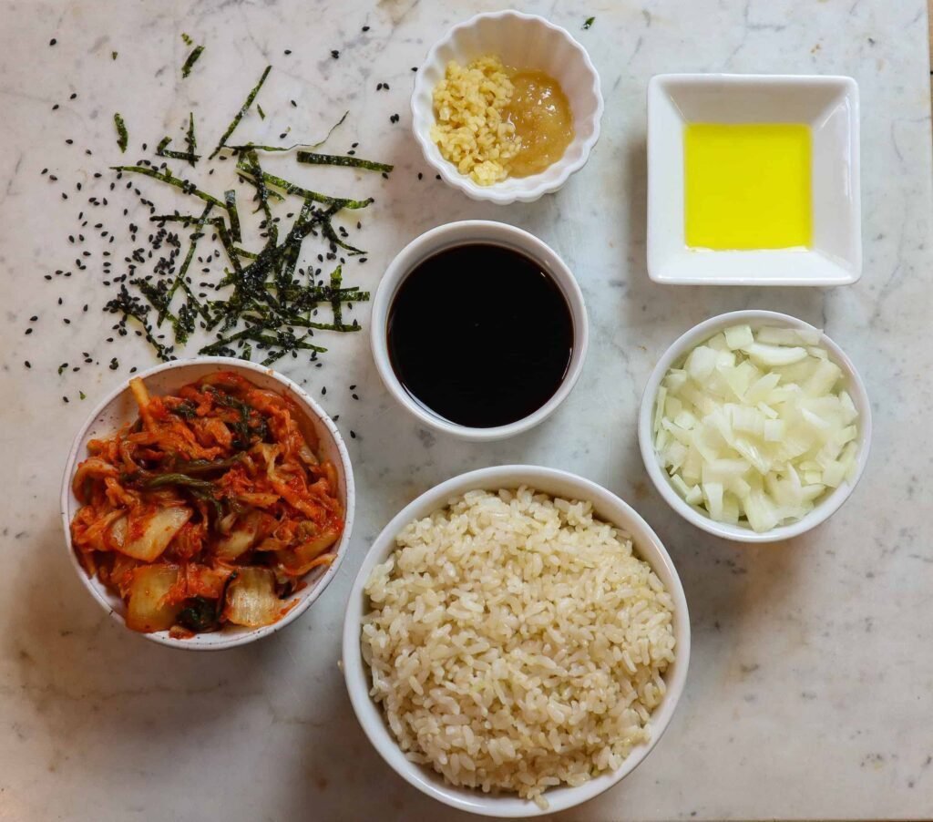 ingredientes del arroz frito con kimchi