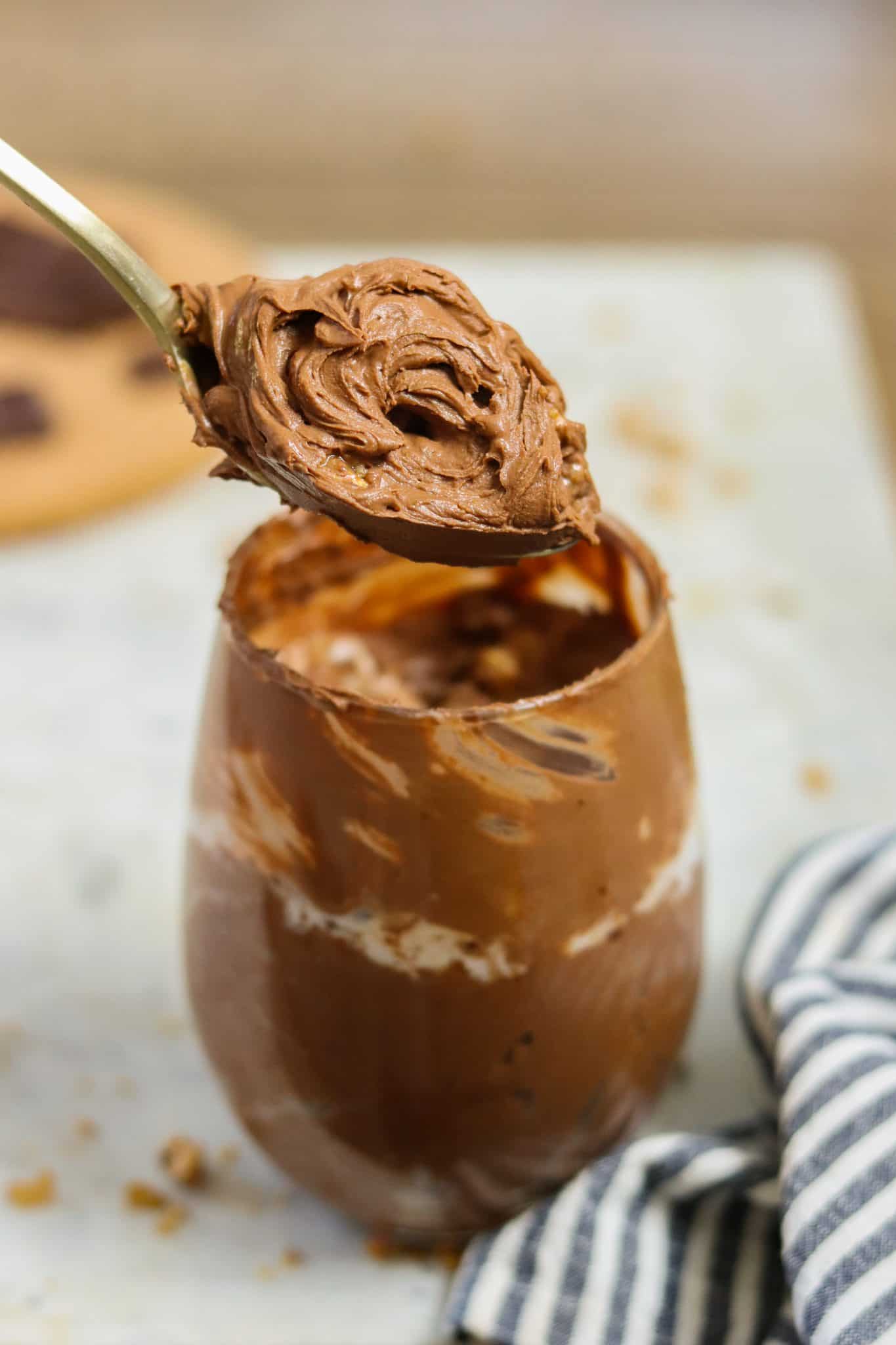 Easy Vegan Chocolate Mousse (Only 5 Ingredients!)