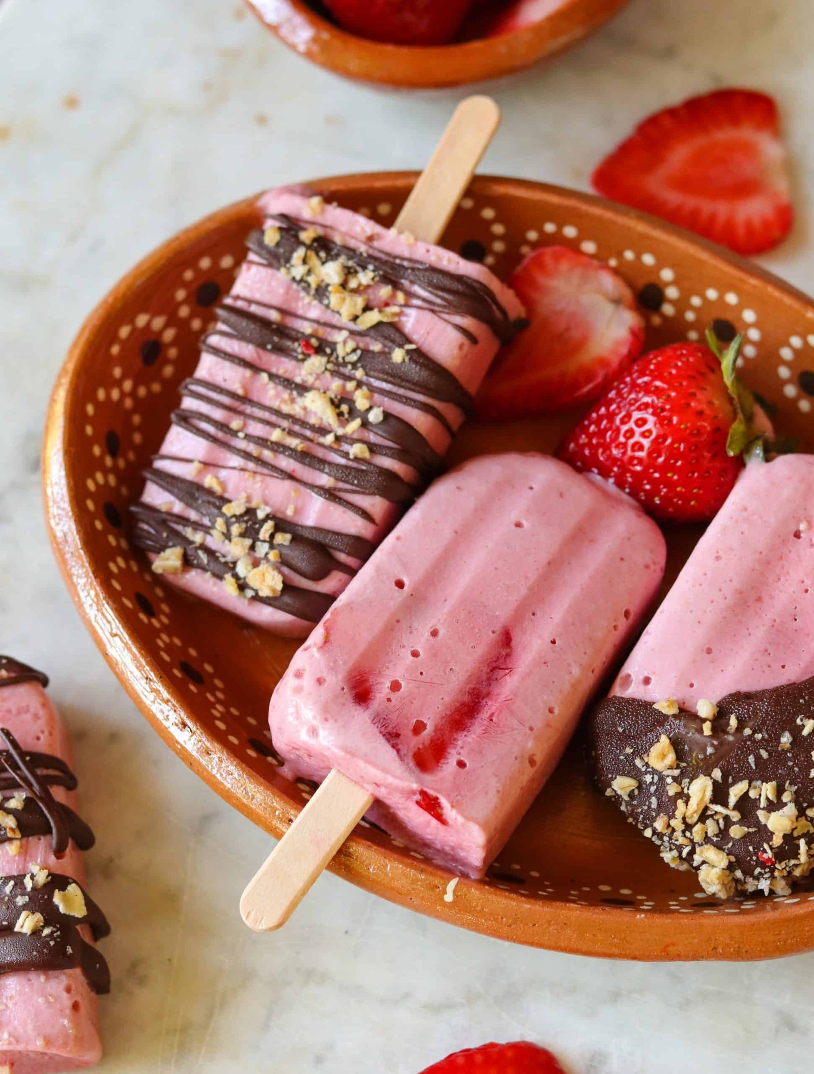 paletas-de-fresa-vegan-strawberry-popsicles