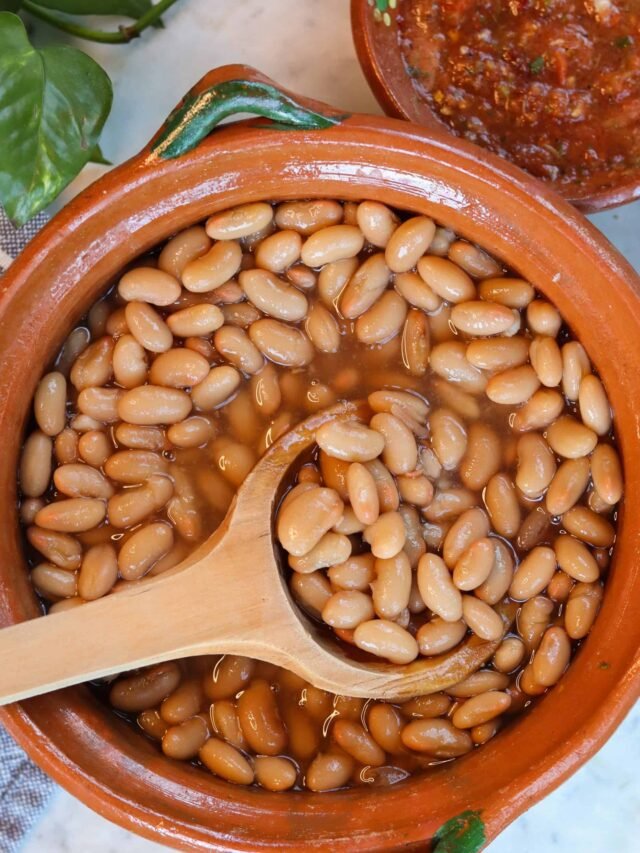 frijoles de la olla in a mexican pot.