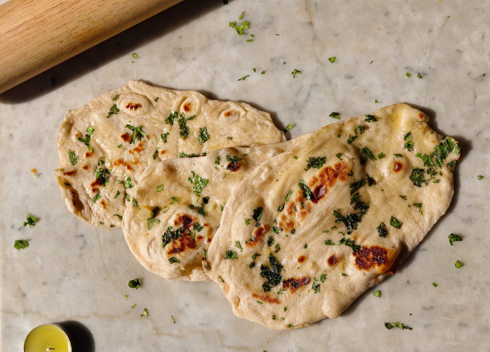 vegan garlic naan recipe on a plate.