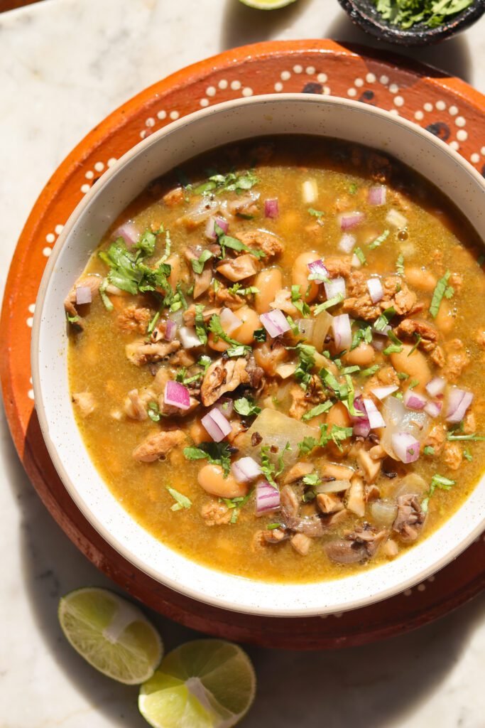 carne en su jugo in a mexican bowl.